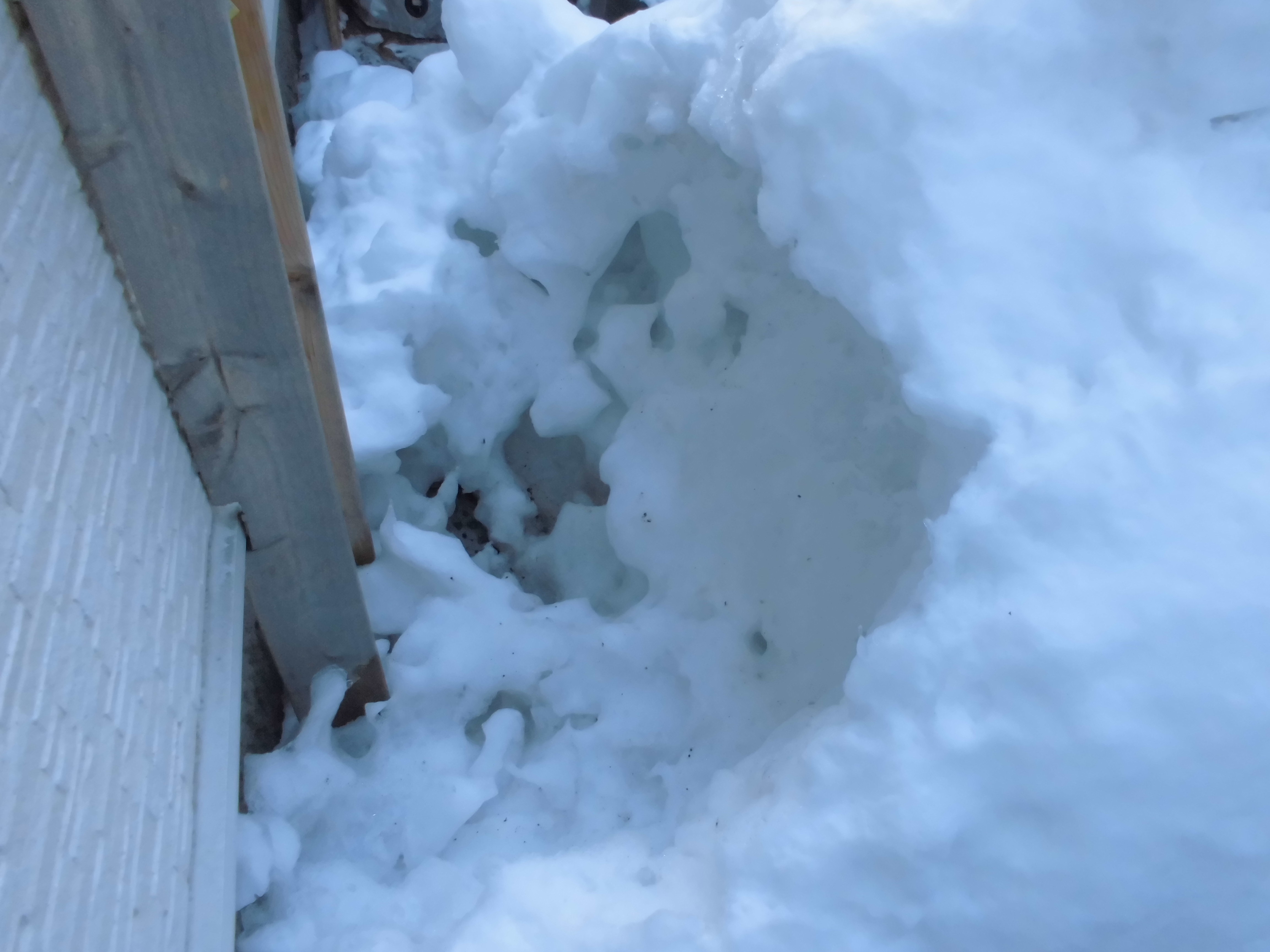 自家製融雪システムは水分を含んだ重い雪でも雪は融かせるか スピヨ太陽光発電所 自家製融雪システムは水分を含んだ重い雪でも雪は融かせるか スピヨ太陽光発電所